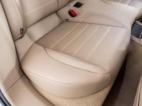 Used 2024 Porsche Panamera 4 w/ Premium Package image 30