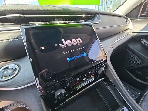 Certified 2023 Jeep Grand Cherokee Limited w/ Luxury Tech Group II AWD/4WD image 28