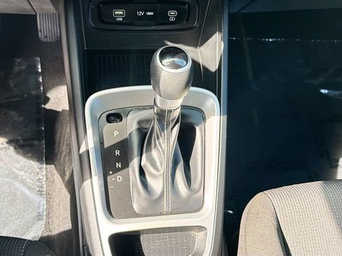 Certified 2023 Hyundai Venue SE FWD image 15