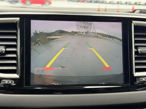 Used 2022 Chrysler Pacifica Touring-L FWD image 12