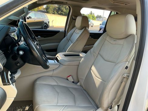 Used 2020 Cadillac Escalade ESV Premium Luxury image 19