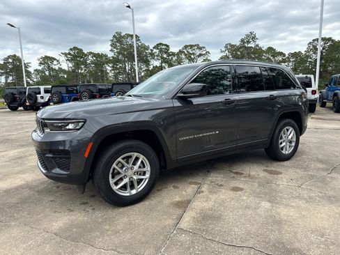 New 2026 Jeep Grand Cherokee Laredo w/ Trailer Tow Package AWD/4WD image 7