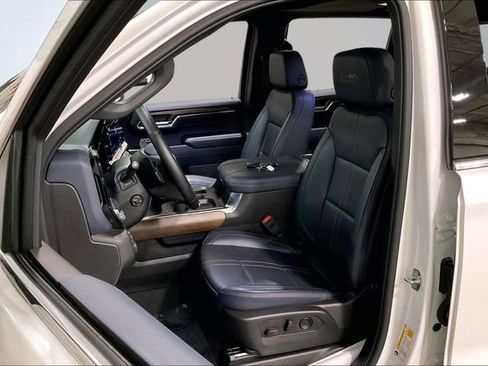 Used 2024 Chevrolet Silverado 1500 High Country w/ Technology Package AWD/4WD image 27
