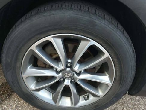 Used 2017 Hyundai Santa Fe SE AWD/4WD image 32