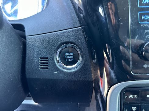 Used 2019 Toyota Corolla XLE FWD image 21