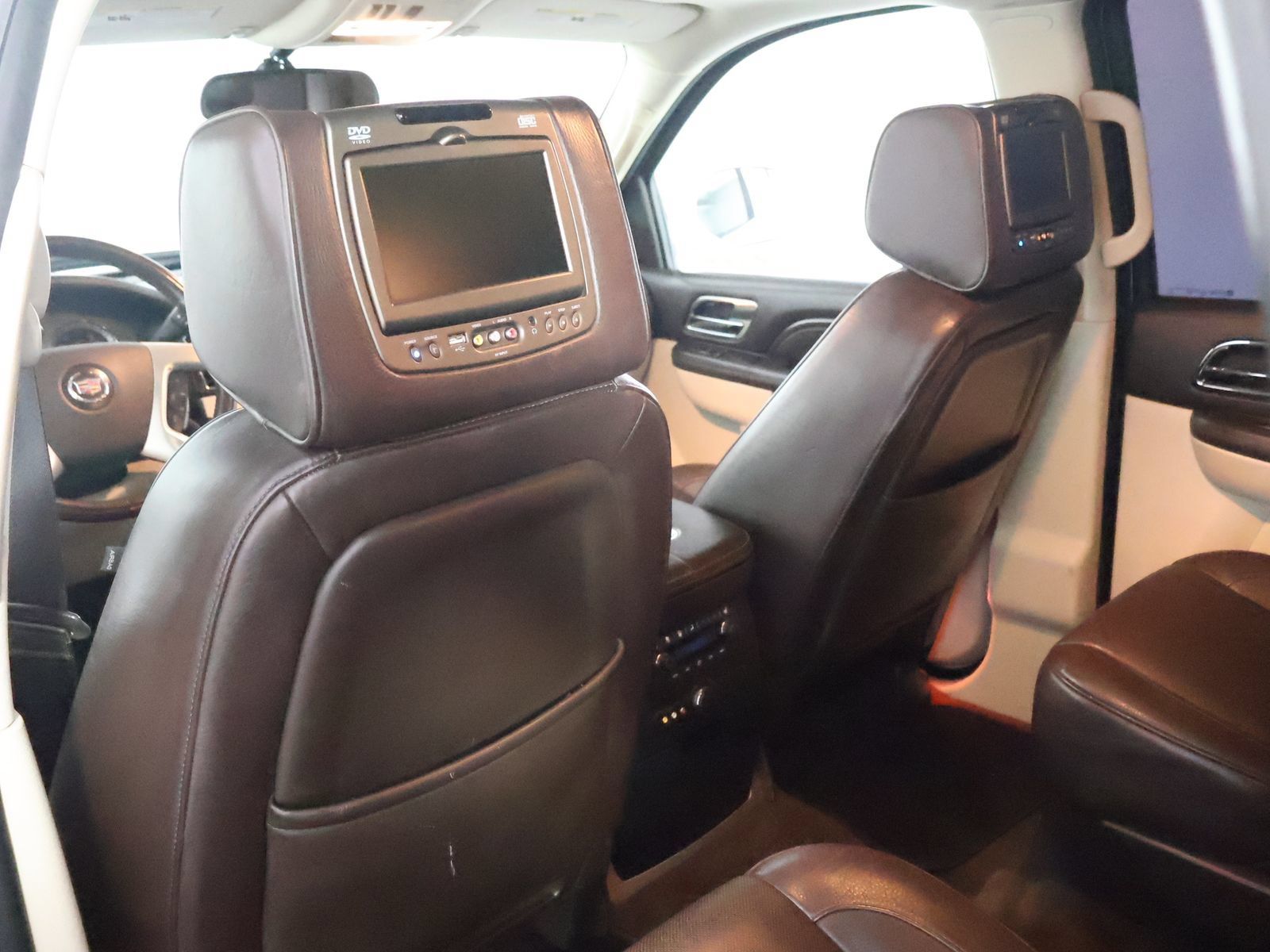 Used 2014 Cadillac Escalade Platinum AWD/4WD image 43