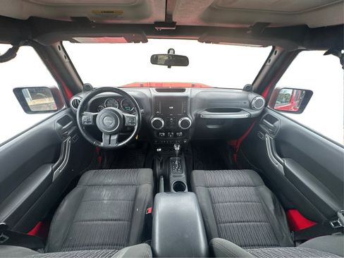 Used 2012 Jeep Wrangler Unlimited Sahara w/ Connectivity Group AWD/4WD image 13