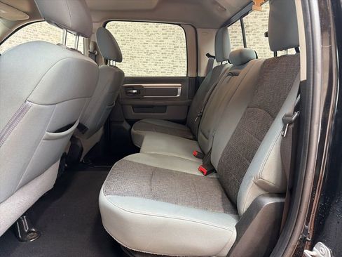 Used 2019 RAM 1500 Classic SLT w/ Luxury Group image 13