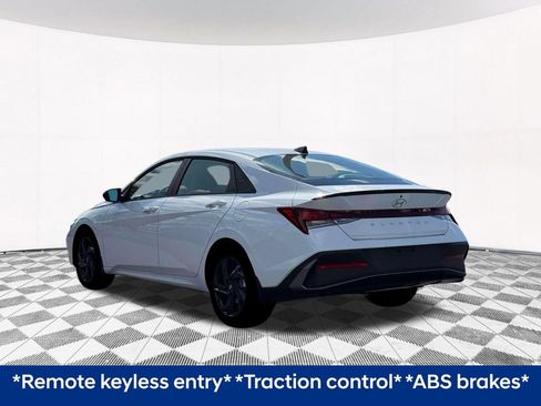 Used 2026 Hyundai Elantra Sport FWD image 7