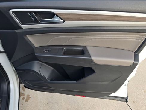 Used 2023 Volkswagen Atlas SEL AWD/4WD image 18