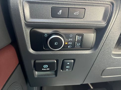 Used 2024 Ford Expedition Limited image 18