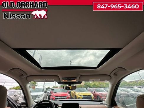 Used 2024 Nissan Pathfinder Platinum image 11