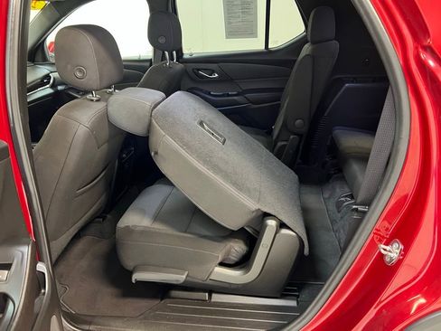 Used 2023 Chevrolet Traverse LT image 28