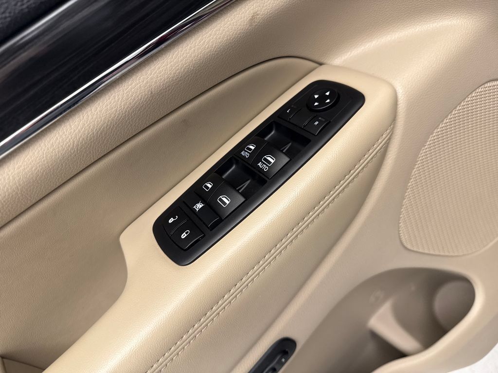 Used 2020 Jeep Grand Cherokee Limited AWD/4WD image 12