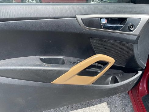 Used 2013 Hyundai Veloster image 10