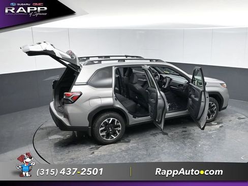 Used 2025 Subaru Forester Premium image 28