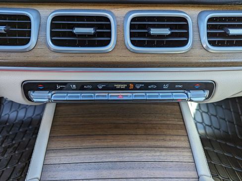 Used 2022 Mercedes-Benz GLS 450 4MATIC image 24