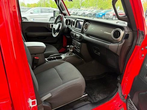 Used 2020 Jeep Wrangler Unlimited Sahara w/ Cold Weather Group AWD/4WD image 11