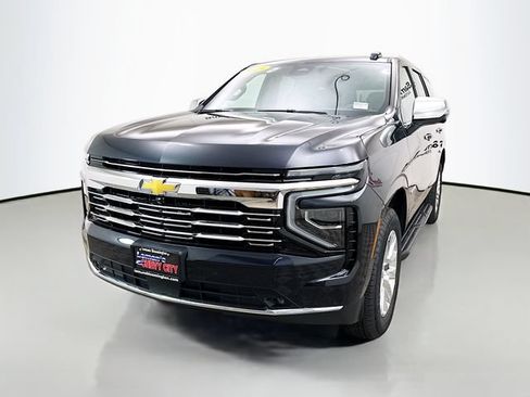 Used 2025 Chevrolet Tahoe Premier AWD/4WD image 3
