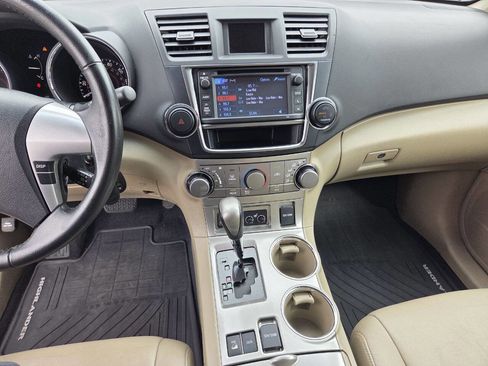 Used 2013 Toyota Highlander SE AWD/4WD image 10