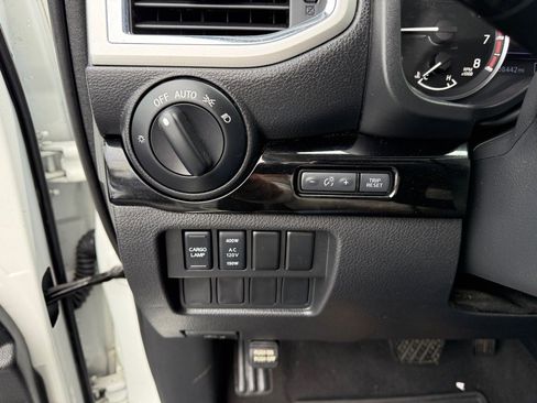 Used 2021 Nissan Titan SV w/ SV Convenience Package image 24