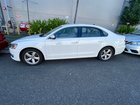 Used 2015 Volkswagen Passat 1.8T Limited Edition FWD image 1