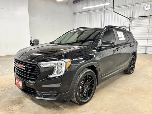 Used 2024 GMC Terrain SLE w/ Driver Convenience Package FWD image 3
