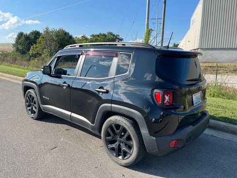 Used 2018 Jeep Renegade Altitude FWD image 4