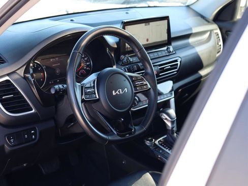 Used 2022 Kia Seltos SX w/ Sunroof Package AWD/4WD image 5