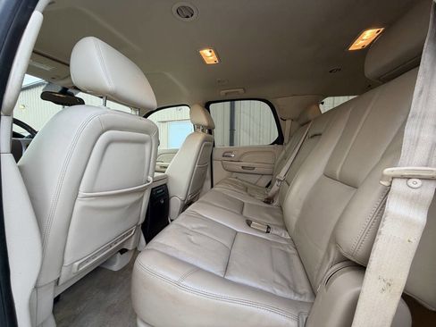 Used 2007 Cadillac Escalade AWD w/ Climate Package image 21