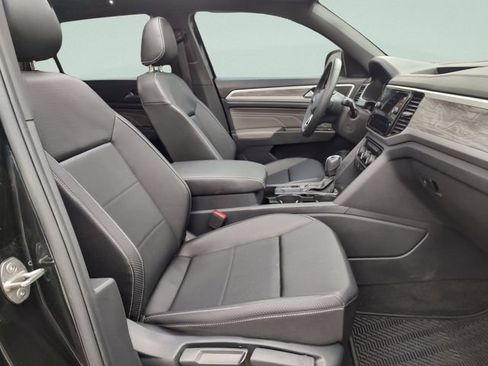 Used 2023 Volkswagen Atlas Cross Sport SE FWD image 31
