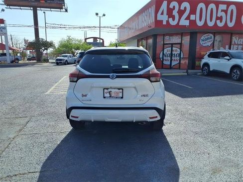 Certified 2021 Nissan Kicks SV image 4