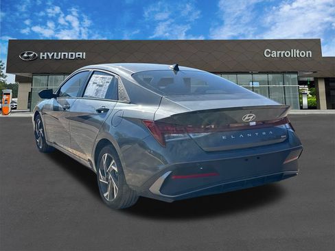 New 2025 Hyundai Elantra SEL FWD image 8