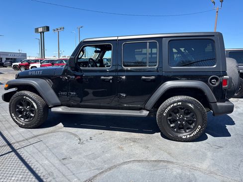Used 2021 Jeep Wrangler Unlimited Sport AWD/4WD image 3