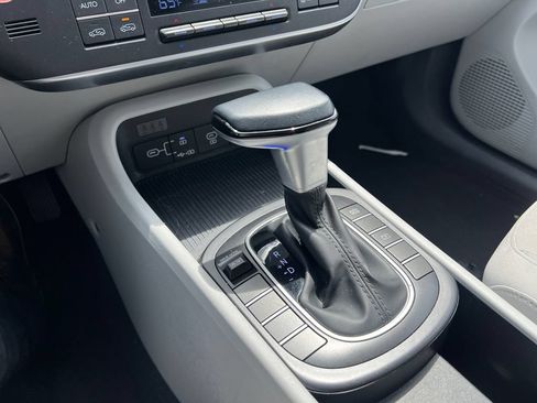 Used 2024 Hyundai Kona SEL FWD image 29