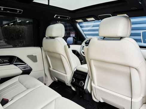 Used 2025 Land Rover Range Rover Long Wheelbase SE AWD/4WD image 38