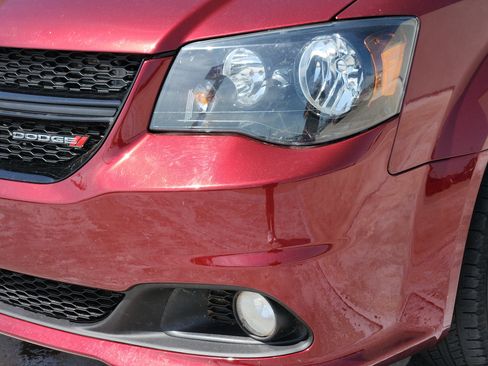 Used 2019 Dodge Grand Caravan SE FWD image 10