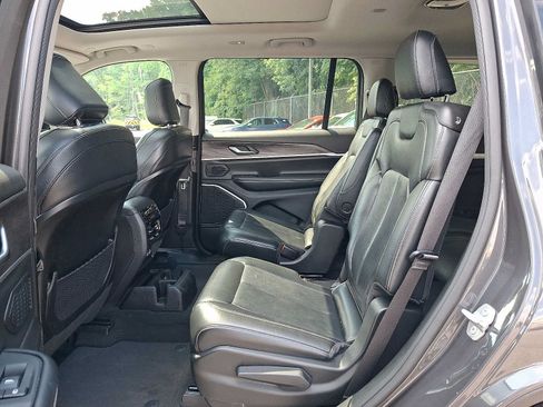 Used 2022 Jeep Grand Cherokee L Limited AWD/4WD image 10