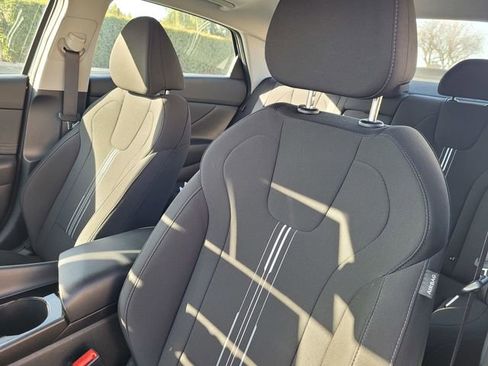 Used 2025 Hyundai Elantra SEL image 13