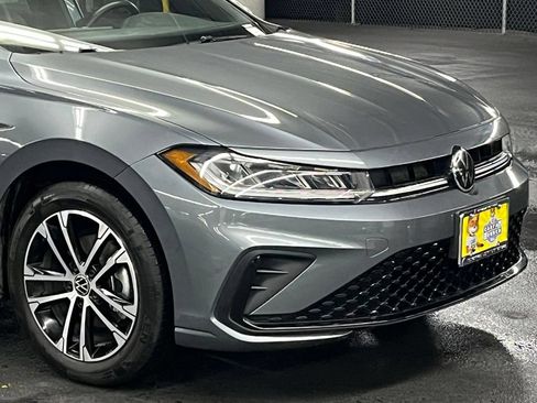Used 2025 Volkswagen Jetta Sport FWD image 32