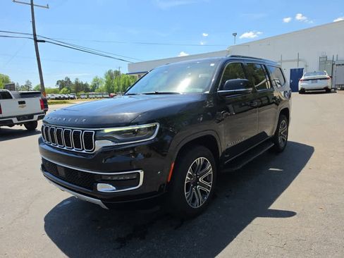 Used 2024 Jeep Wagoneer Series II w/ Flexible Seating Group image 7