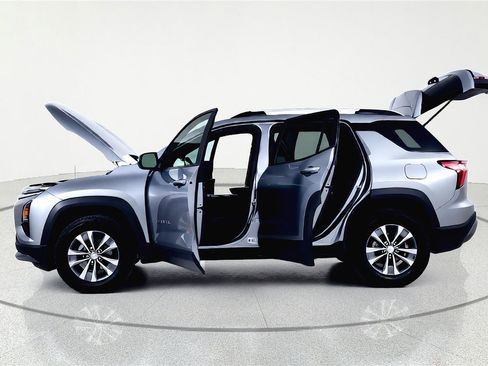 Used 2025 Chevrolet Equinox LT image 6