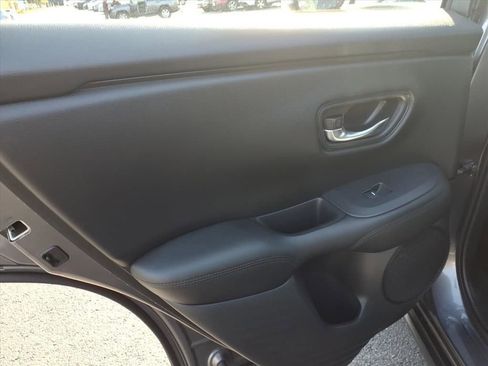 Used 2023 Honda HR-V LX image 9