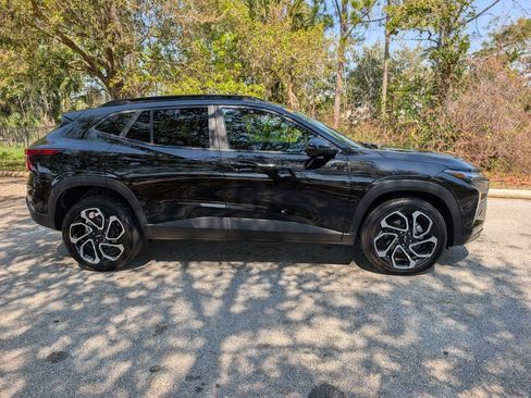 Used 2025 Chevrolet Trax RS w/ Driver Confidence Package image 10