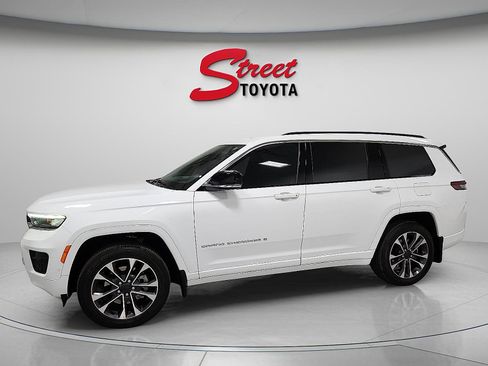 Used 2024 Jeep Grand Cherokee L Overland w/ Advanced Protech Group III AWD/4WD image 2