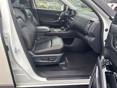 Used 2023 Nissan Pathfinder SL AWD/4WD image 35