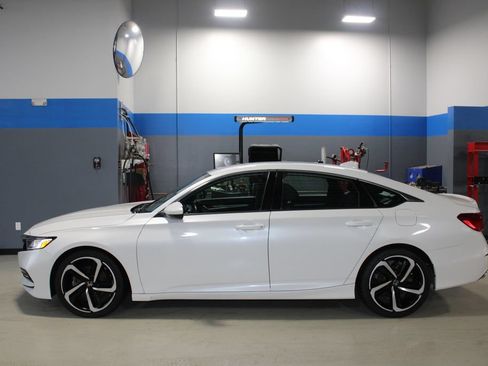 Used 2019 Honda Accord Sport image 9