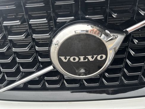 Used 2023 Volvo XC60 B5 Plus w/ Climate Package image 32