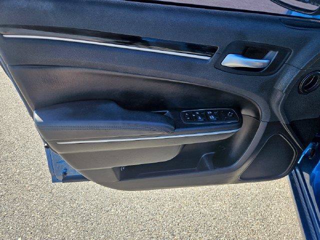 Used 2023 Chrysler 300 Touring w/ Sport Appearance Package RWD image 10