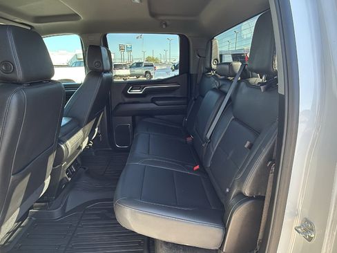 Used 2025 GMC Sierra 1500 SLT image 14